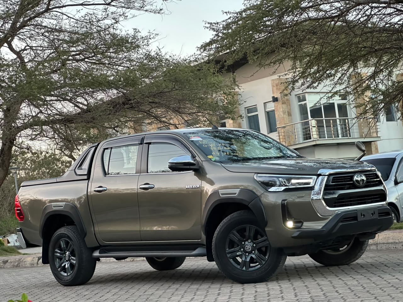 TOYOTA HILUX DOUBLE CABIN